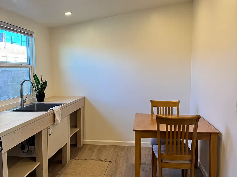 422 S Thor St — Photo 12