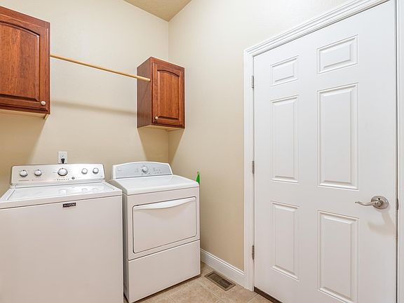 4th image of 162 Brookline Trl