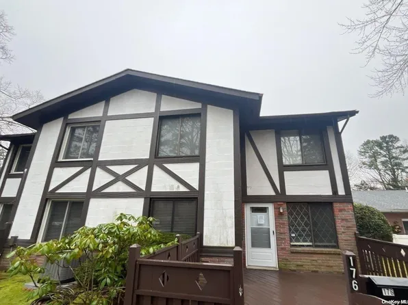 176 Blue Ridge Drive #176, Medford, NY 11763