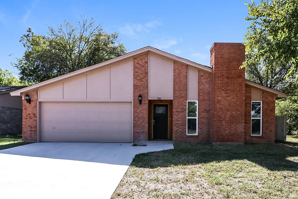 3 bed, 2.0 bath, 1673 sqft, $2,050 — Photo 1