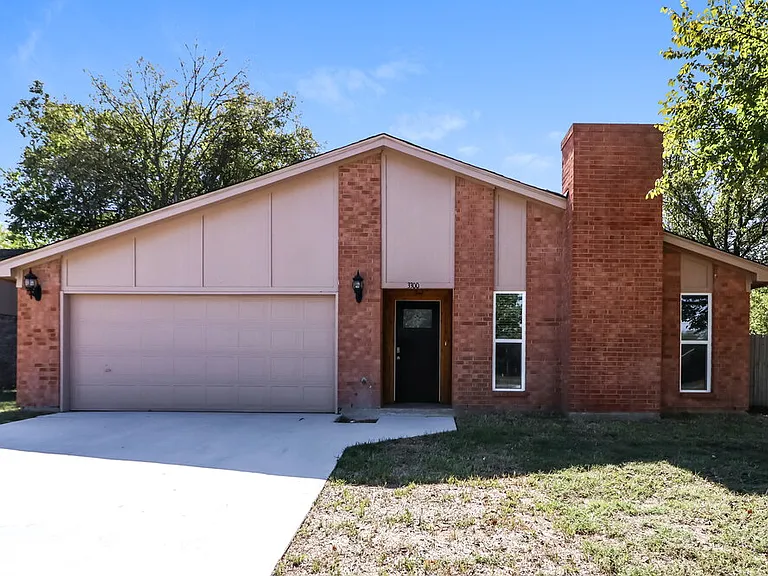 3300 Chalmette Ct — Photo 1
