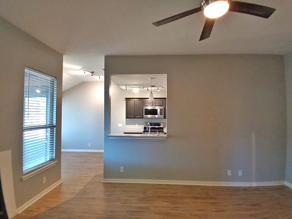 3rd image of 1005 Lantana Ct