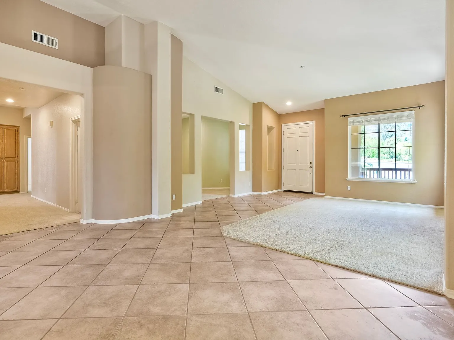 4 bed, 2.5 bath, 2404 sqft, $4,600 — Photo 3
