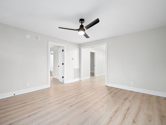 3rd image of 1004 Woodard St