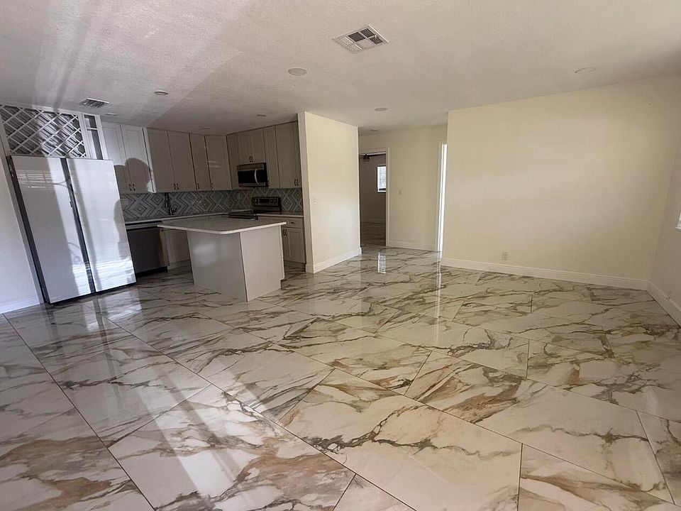 1st image of 2122 NE 1st St