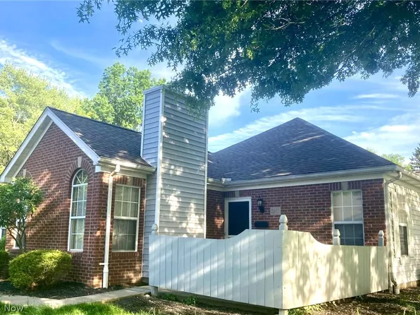 21 Stratford Green Dr APT 1, Canfield, OH 44406