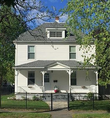 1st image of 231 W Franklin St