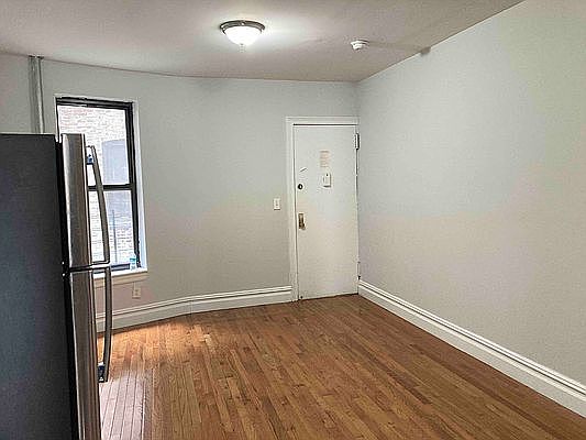 2nd image of 18 Saint Nicholas Pl APT 2G