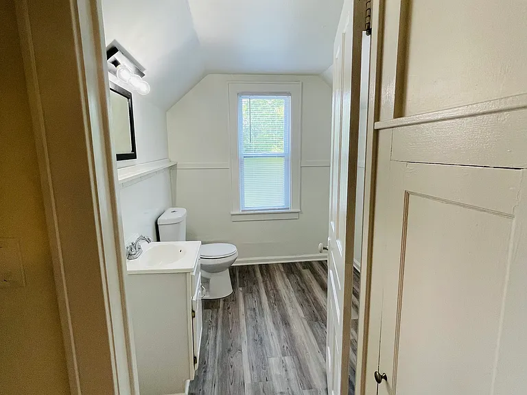 1323 Leonard St NE — Photo 38