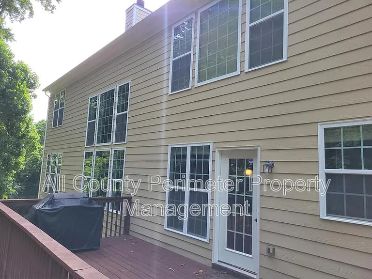 4445 Agard St — Photo 28