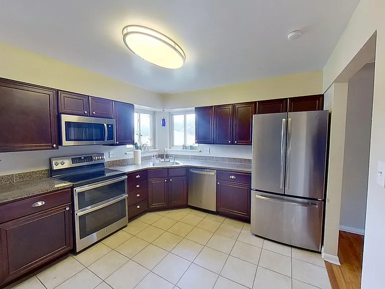 2230 Marshall St — Photo 4
