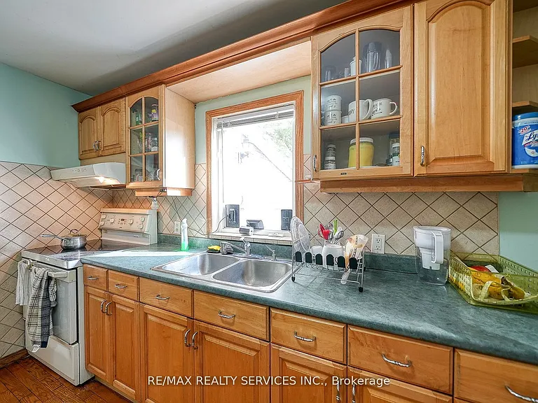 24 Norlan Ave — Photo 18