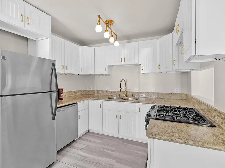 5266 Cass St — Photo 3