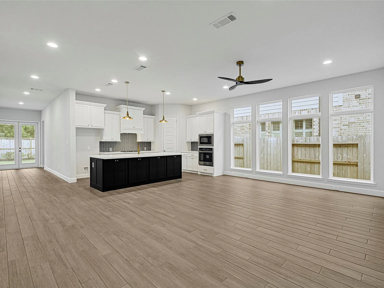 3 bed, 2.0 bath, 2088 sqft, $2,650 — Photo 3