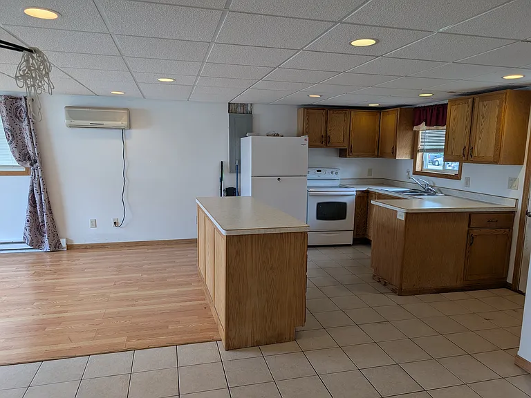 110 Elm St SW #A — Photo 8