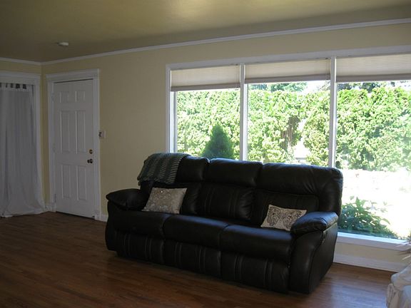 3rd image of 1515 N 121st St