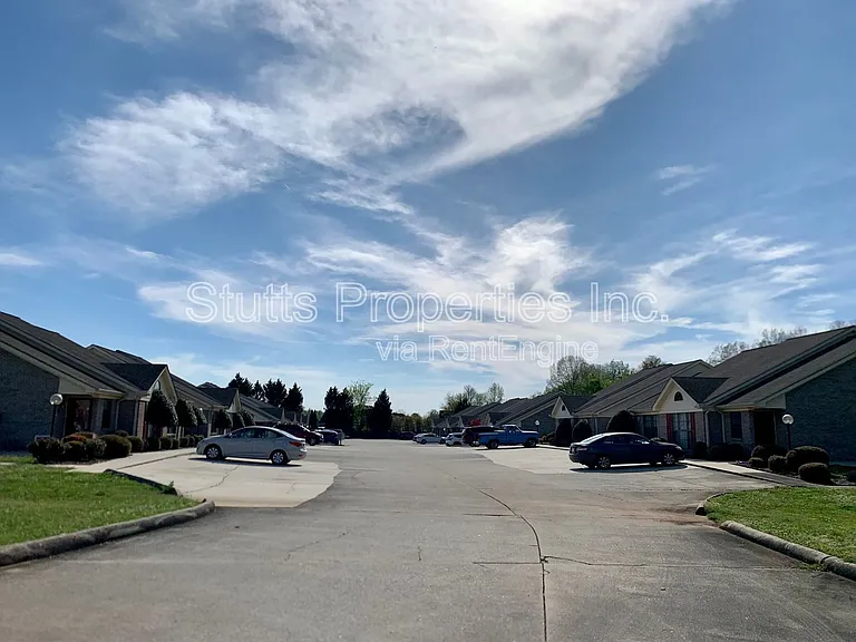 Creekside Apartments — Photo 65