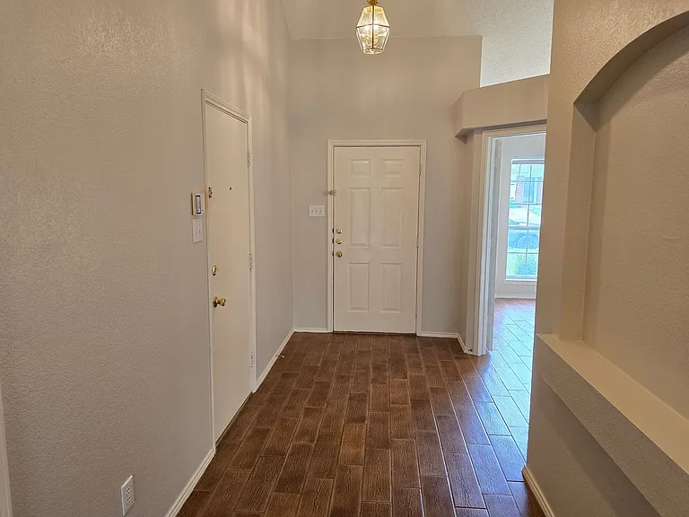 1268 Topeka Dr — Photo 23