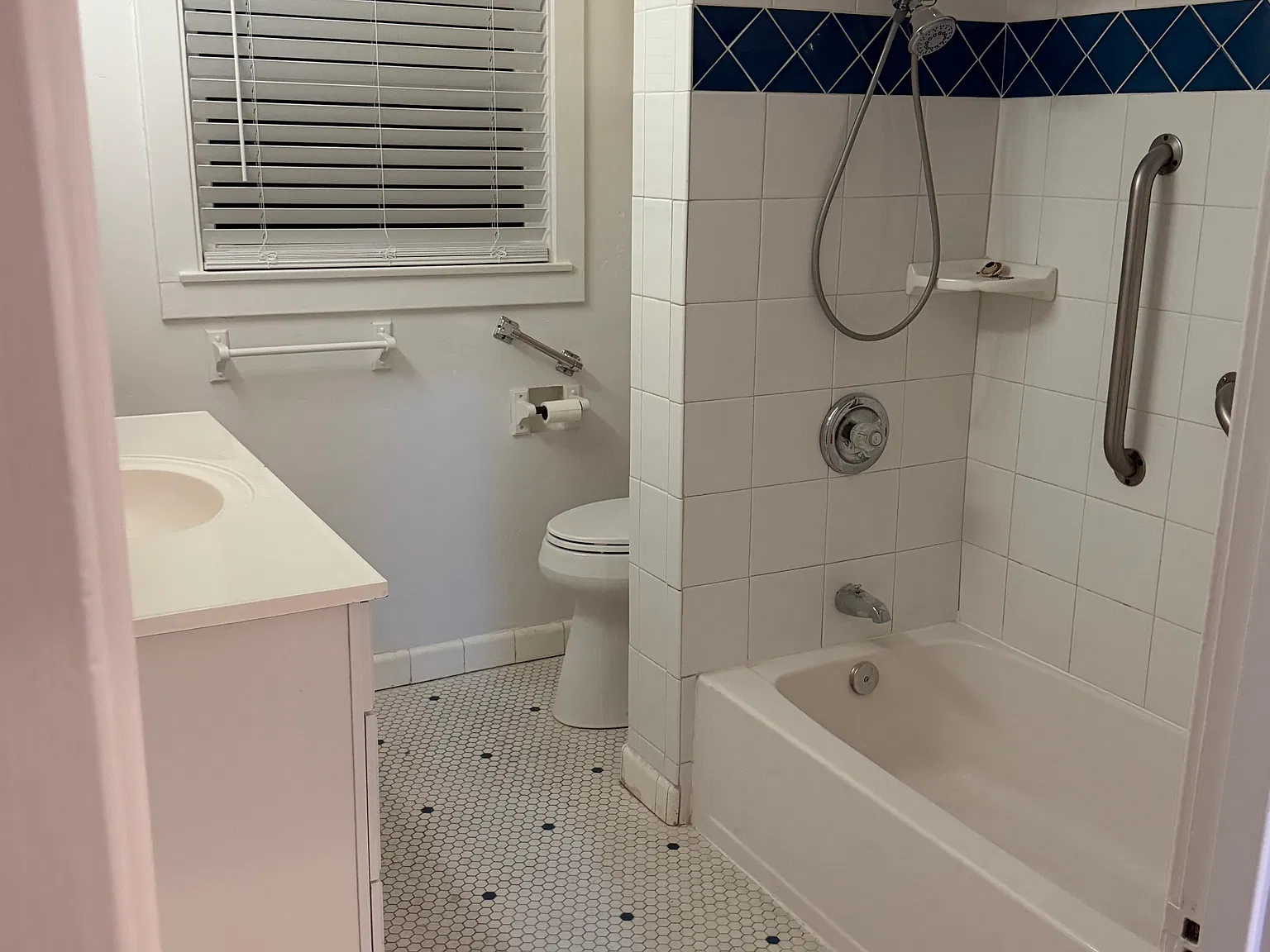 2 bed, 1396 sqft, $2,400 — Photo 2