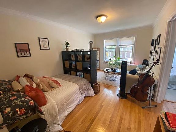 2nd image of 7311 N Greenview Ave #1