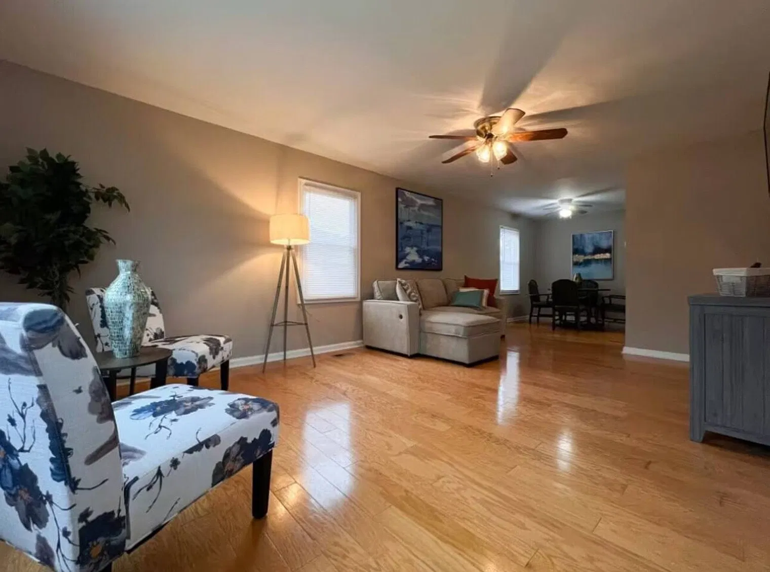 3 bed, 1.0 bath, $5,403 — Photo 2