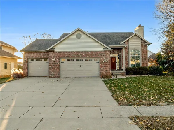 1410 Broad Creek Rd, Bloomington, IL 61704