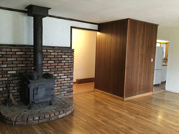2nd image of 6 Ray Ct