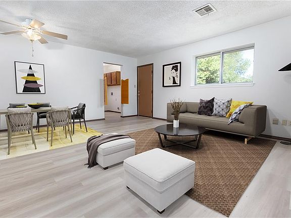 2nd image of 600 Meadowlake Dr
