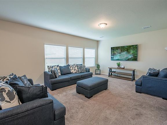 5th image of 307 Triple Crown Ln