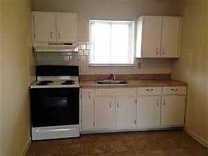 3rd image of 1139 E Ocean View Ave APT 5