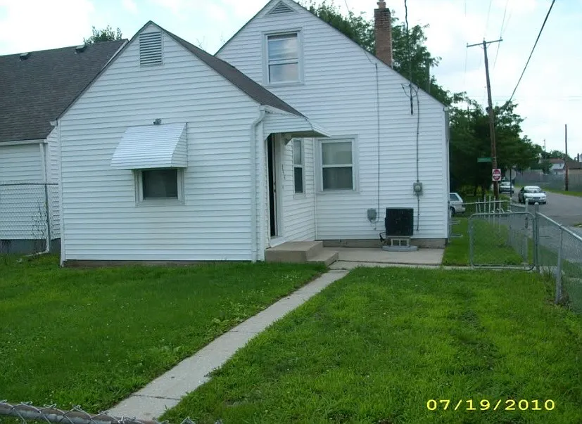 3 bed, 1148 sqft, $1,370 — Photo 2