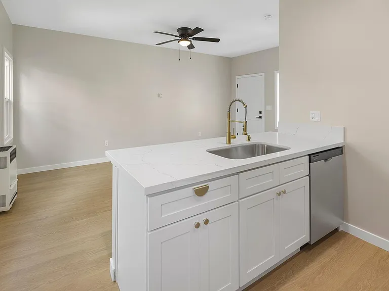1237 E 1st St #10 — Photo 13