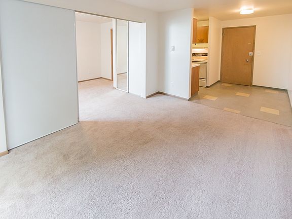 3rd image of 5035 15th Ave NE APT 204