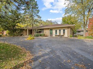 25W534 Webster Ave, Roselle, IL 60172