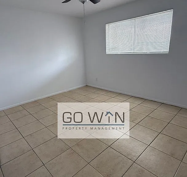 1626 W Denton Ln — Photo 11