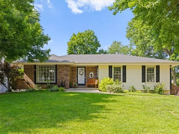 18606 E 28th St S, Independence, MO 64057