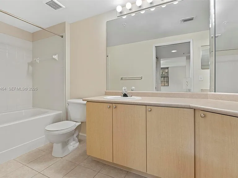 1919 Van Buren St #417A — Photo 15