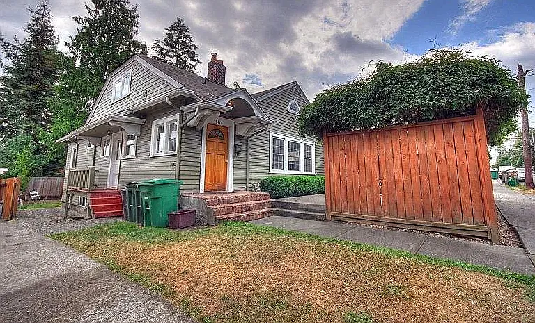 5416 20th Ave NE — Photo 1