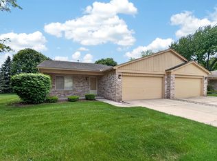 41520 Janet Cir #60, Clinton Township, MI 48038