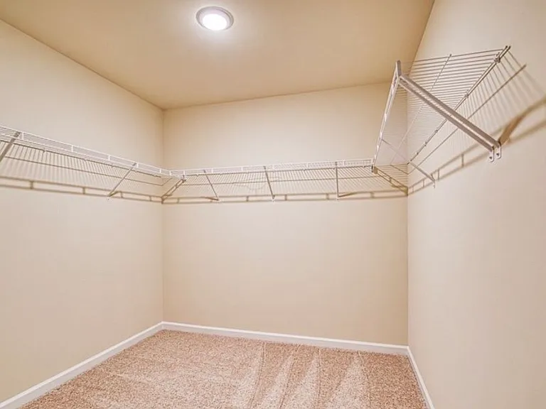 700 Daisy Hill Ln — Photo 15