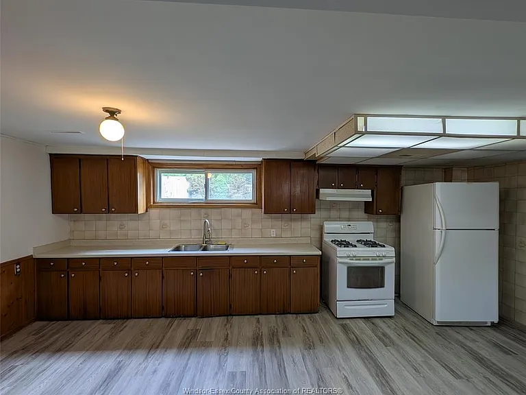 1867 Kent St — Photo 23