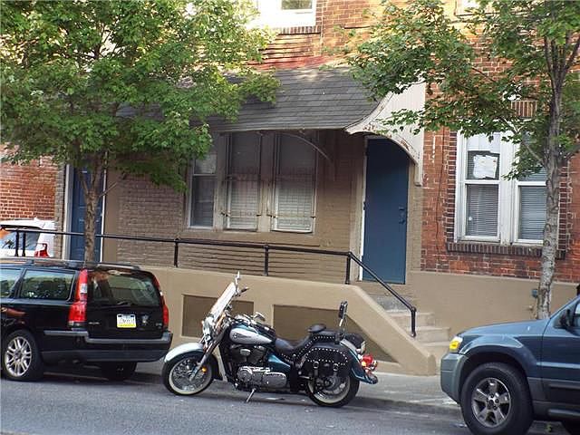 1st image of 349 N 7th St APT 3