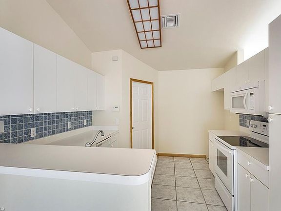 4th image of 117 NE 6th Pl