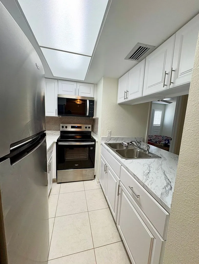 Gulf Harbor Condo Living — Photo 4