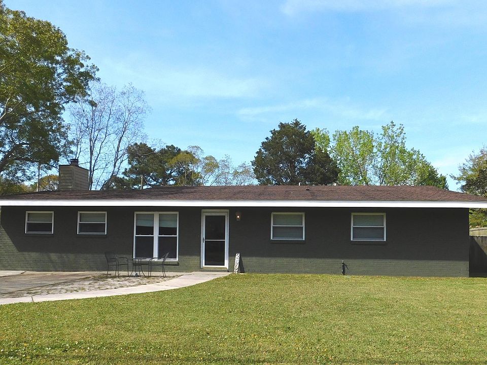 1st image of 2403 Pinewood Ave