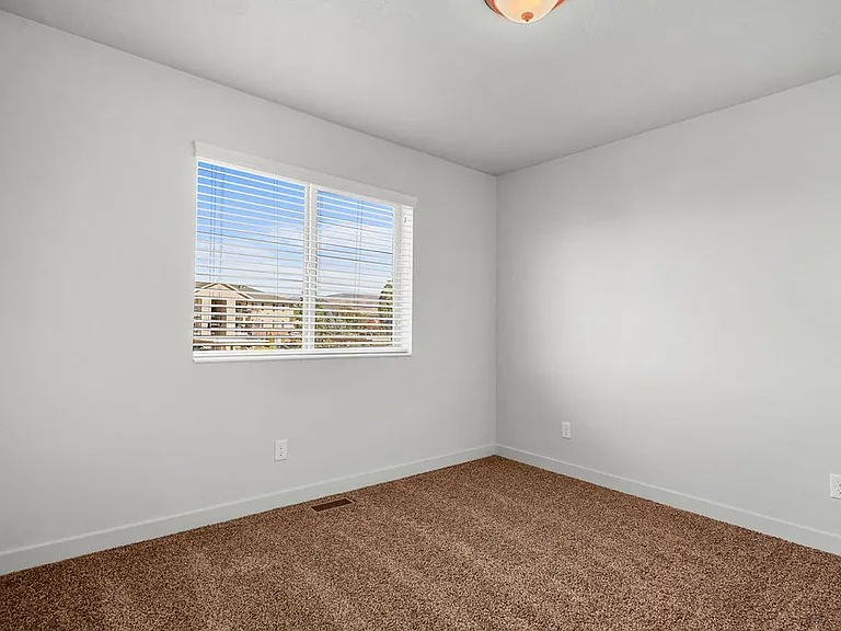 Logan Gateway Apartments — Photo 21