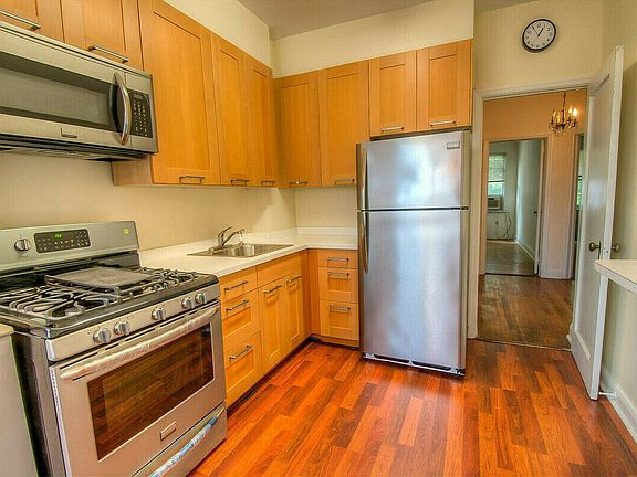 5th image of 302 Dahlgren Pl