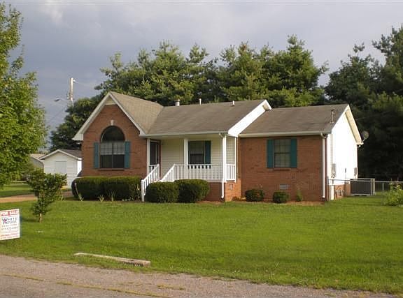 3rd image of 222 Oakdale Dr