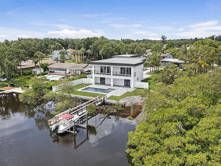 711 Tropical Dr — Photo 12