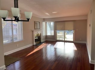 25 Ray Ct, Bedminster, NJ 07921